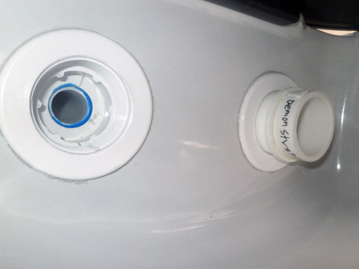 X251153 - Show Broken Adapter from EP2 Filter